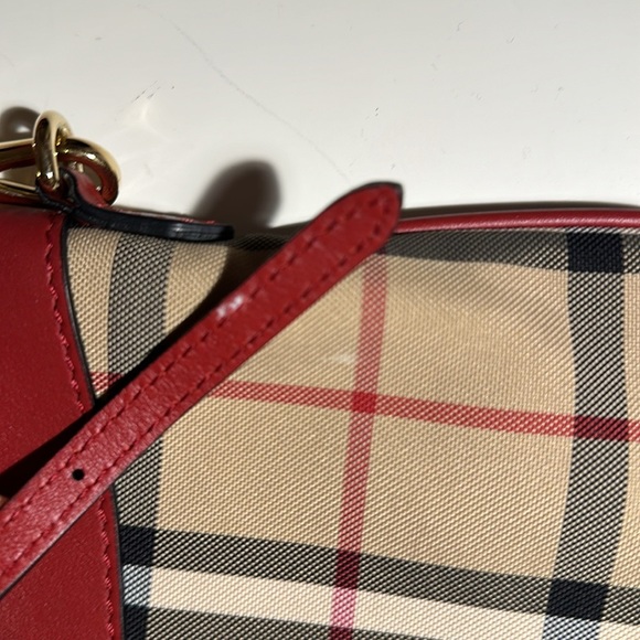 Burberry Crossbody with adjustable strap - Picture 13 of 13